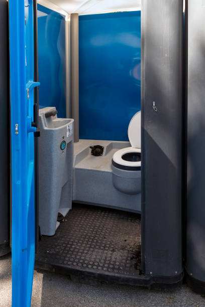 Best Porta potty rental near me  in Robins, IA